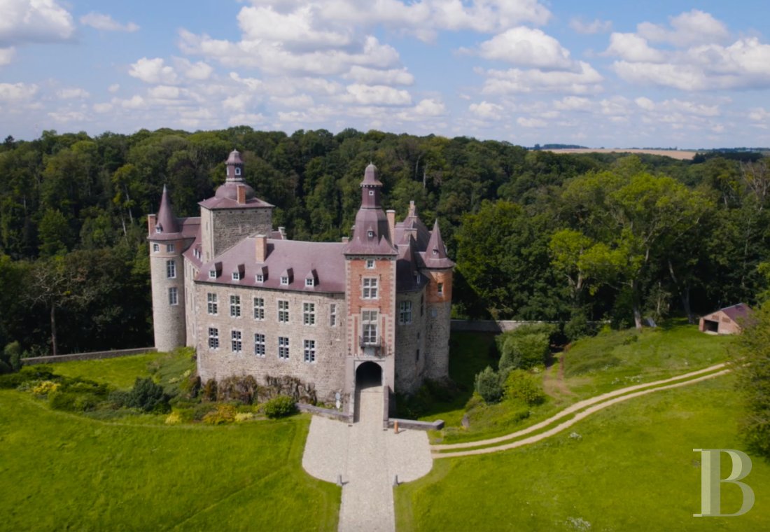 En Belgique, dans le comté de Namur au sud de Bruxelles, un château-forteresse et son domaine de cent hectares - photo  n°37